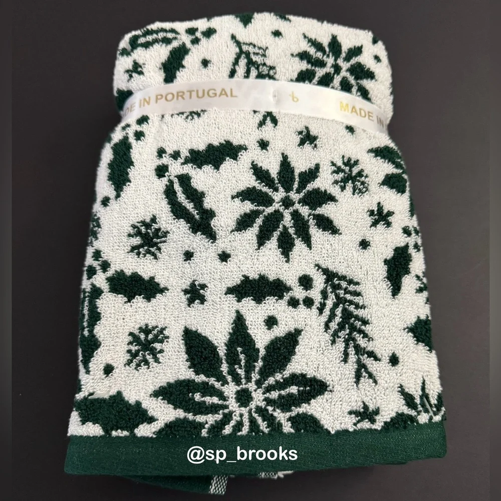 🎁BELFAMA Hand Towel Set - Holiday Green with White Holiday Trim - Set of 2